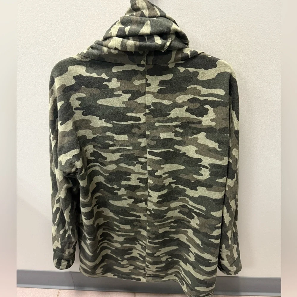 LUCKY BRAND camouflage fleece lined front of cardigan/jacket Size Small